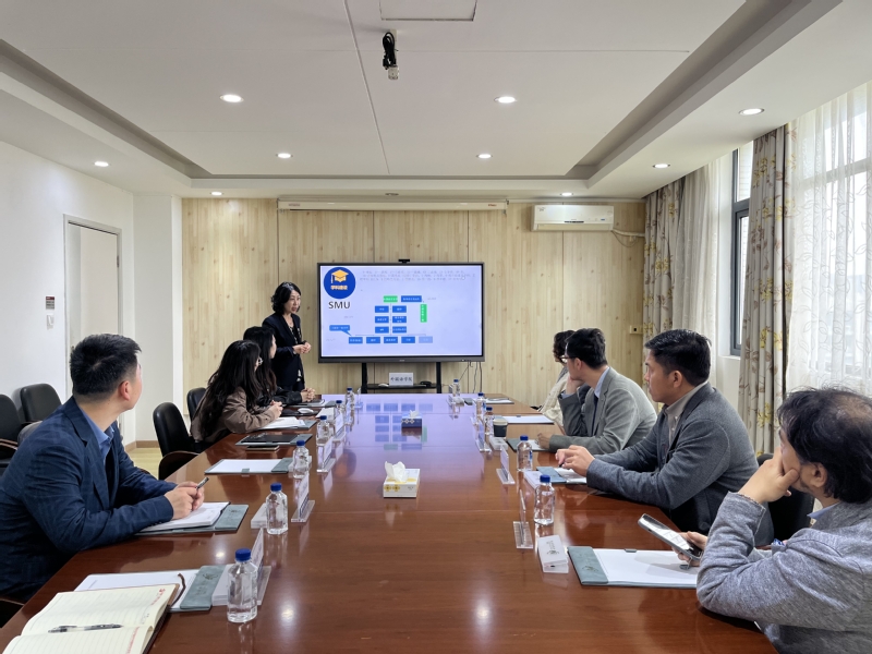 张滟院长介绍外国语学院