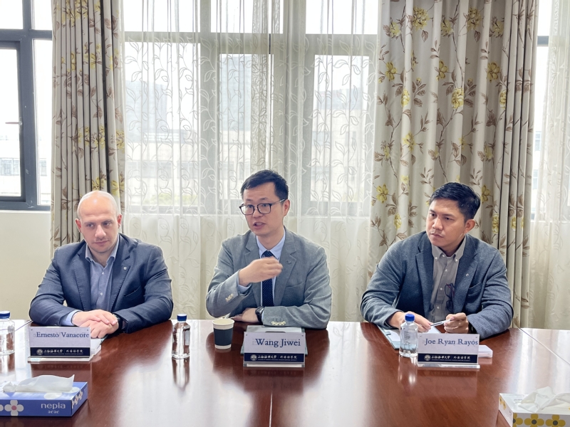 人力资源总监王吉炜介绍地中海邮轮公司