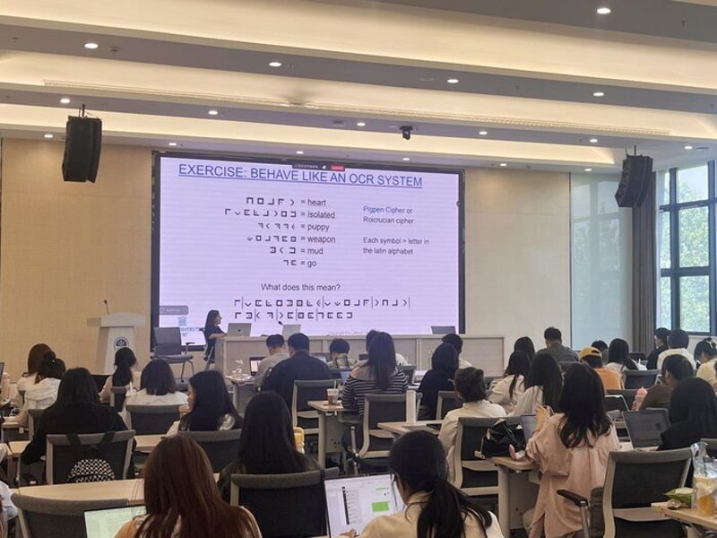 Els教授与学生互动