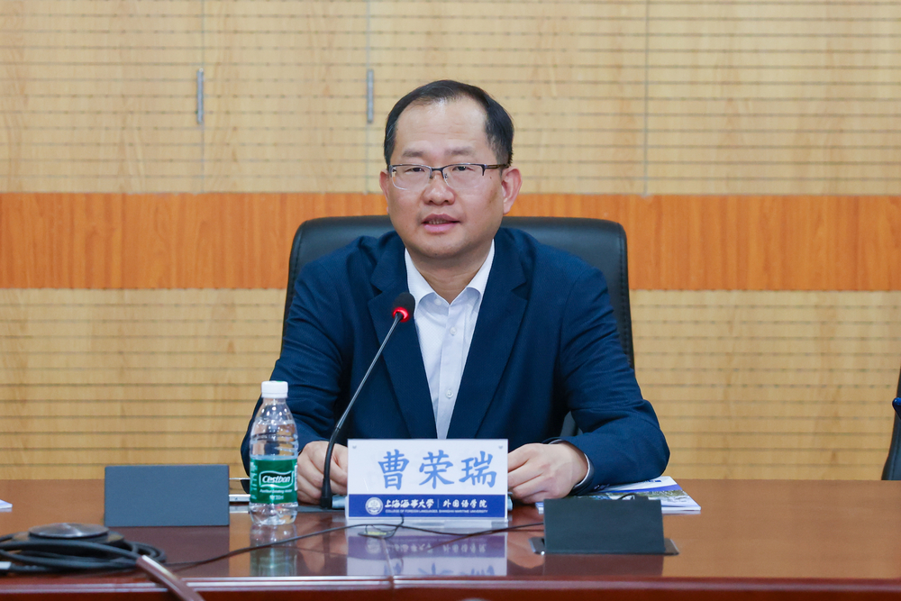 学校党委副书记曹荣瑞致辞