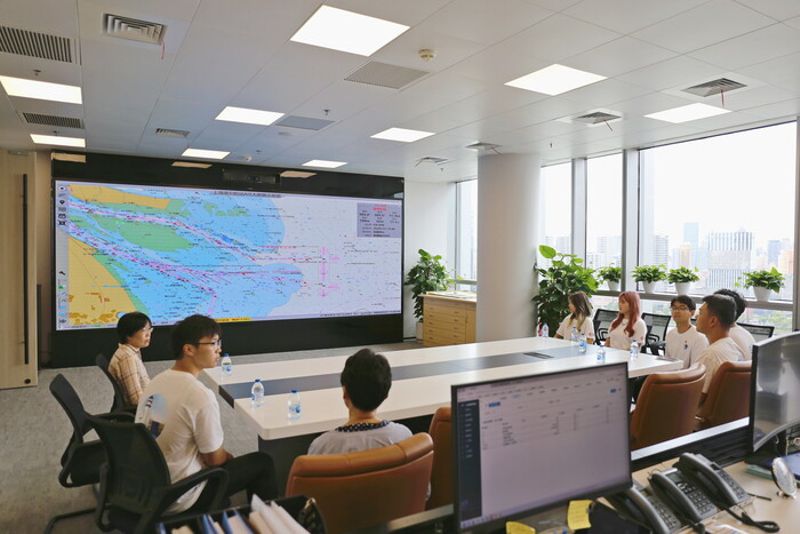 参观引航指挥中心