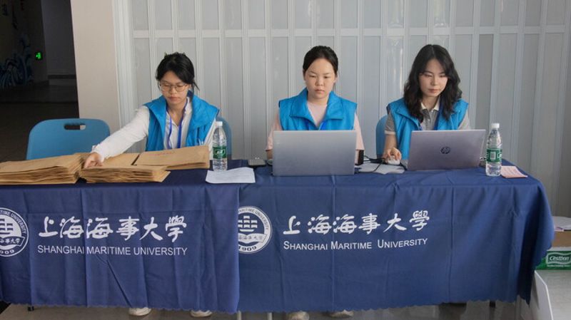 本科生迎新报到现场