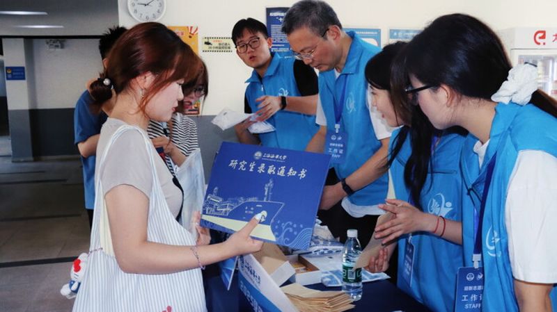 研究生迎新报到现场